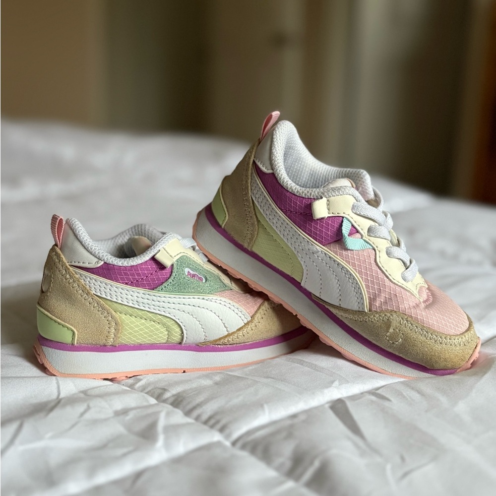 Puma girls toddler sneakers, size 8